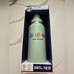 Life Is Good Stainless Steel Waterbottle 32 oz. Screw Top, Finger Handle